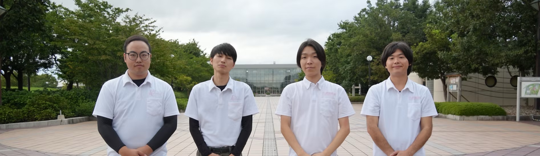 ライフコモン スタッフ4名の集合写真